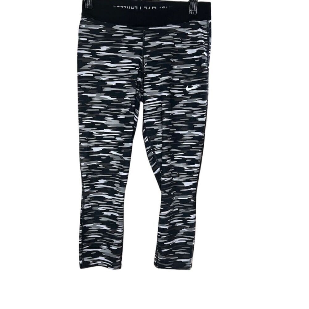 Nike Women's Camouflage Cropped Leggings Size S Activewear